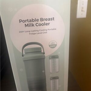Momcozy Portable Breast Milk Cooler 22oz w/ 2 Bottles New